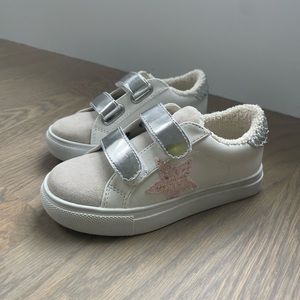 Steve Madden Girls’ Size 10 Velcro sneaker, girls white sneaker
